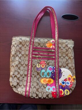 Coach vintage 2009 poppy graffiti Tote with Pink Trim and Multicolor Accents